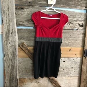 SMART Set Size XS Black/Grey/Red V-Neck Shift Dress